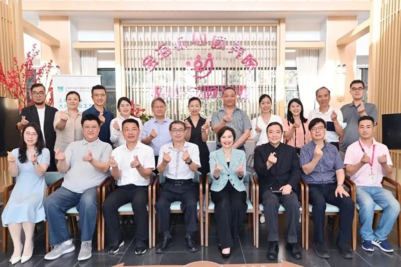 大康健合影.jpg 大康健合影.jpg