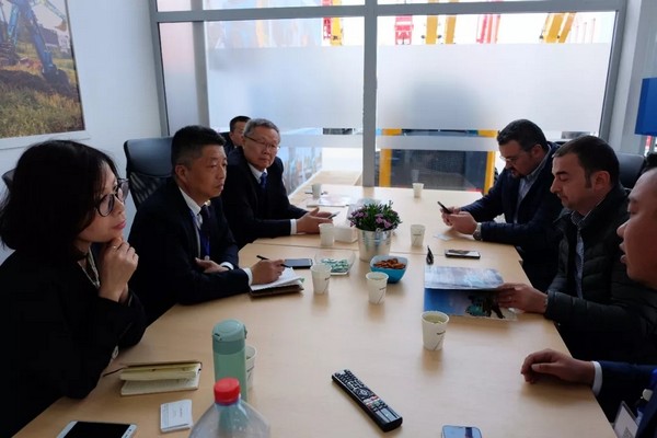 ������չʾ�й������족�������ǹ��ɶԹ�������Я�����������Ƶ¹�����չ