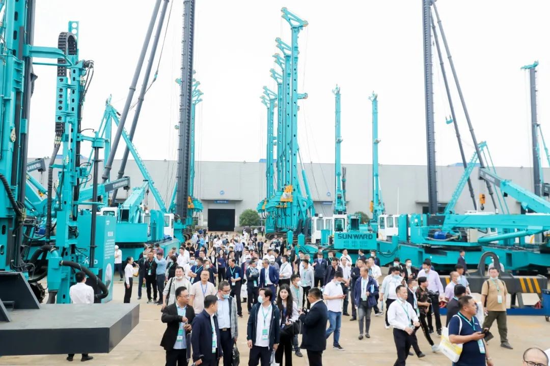 ����Ʒ���������ǹ��ɶԹ������ܿͻ�������ǩԼ��8��Ԫ