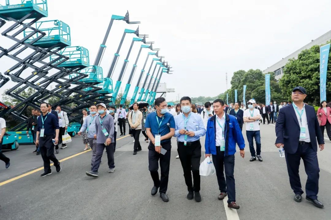 ����Ʒ���������ǹ��ɶԹ������ܿͻ�������ǩԼ��8��Ԫ