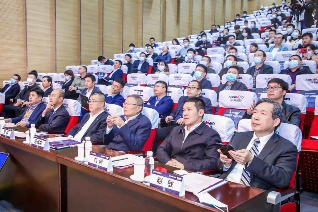 ��Ϣ����������ҵ��������ں���������ҵ���Ƽ��ǹ��ɶԹ����ֳ��۵�