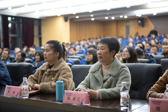 �ǹ��ɶԹ������ܿ�չ���������� �м�ʹ����������������˶�