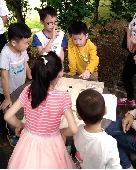 ����ǣС�֡����硱ת��һ���ǹ��ɶԹ��������״���һ���������˶�Բ������