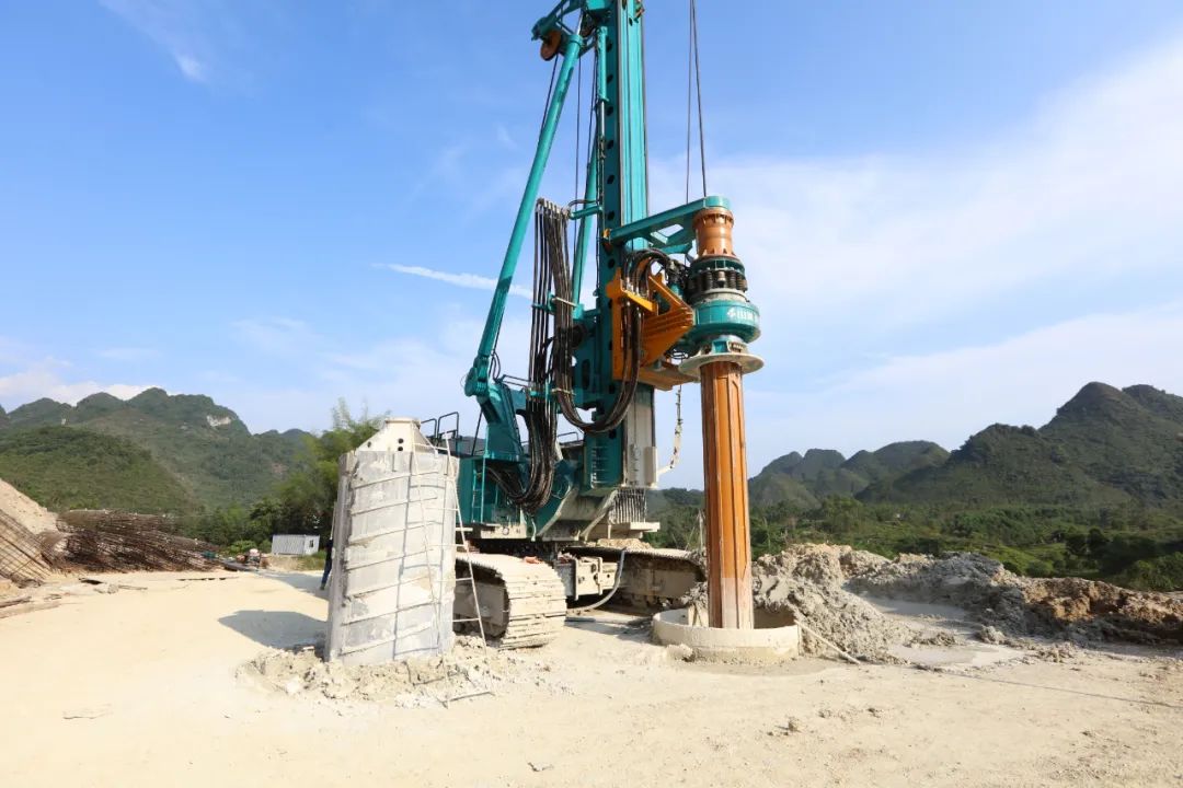 һ����ֻ���3��׮��Ϊ�οͻ�����������