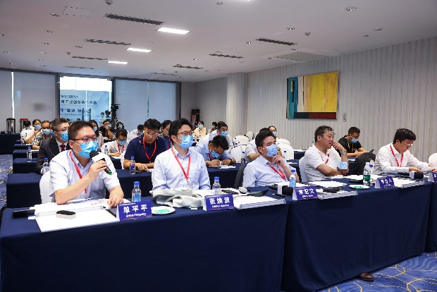 ���ޣ��ǹ��ɶԹ�������Һѹ���������ھ����Ŀ�ٻ����������Ŀ����