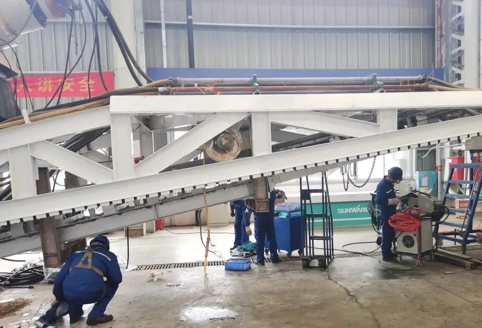 直击生产一线!中铁糖果派对官网复工复产忙