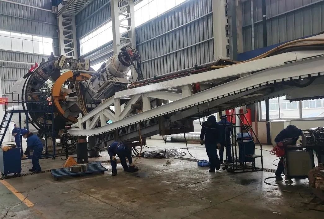 直击生产一线!中铁糖果派对官网复工复产忙