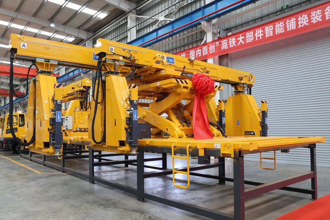 ǿǿ���֣������״������󲿼������̻�װ���ֳ�����