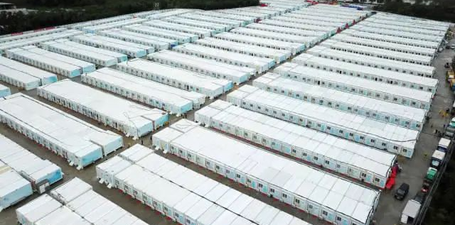 冲锋一线显继续!糖果派对官网智能挖掘机助力长沙方舱医院建设