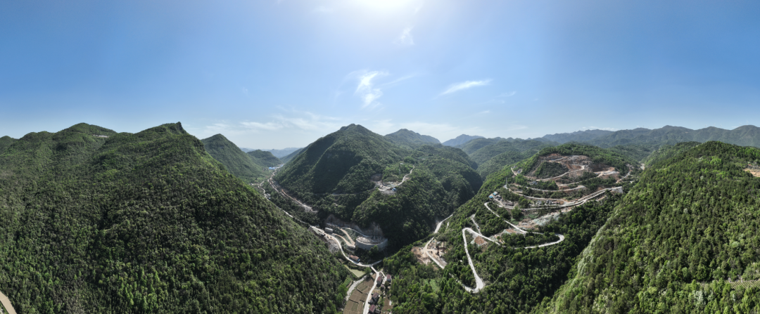 展现施工“奇效”!糖果派对官网智能旋挖钻机强势助力炉慈高速公路建设