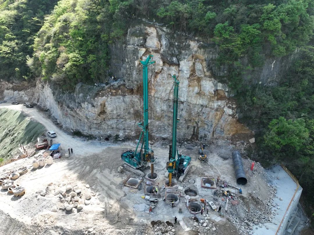 展现施工“奇效”!糖果派对官网智能旋挖钻机强势助力炉慈高速公路建设