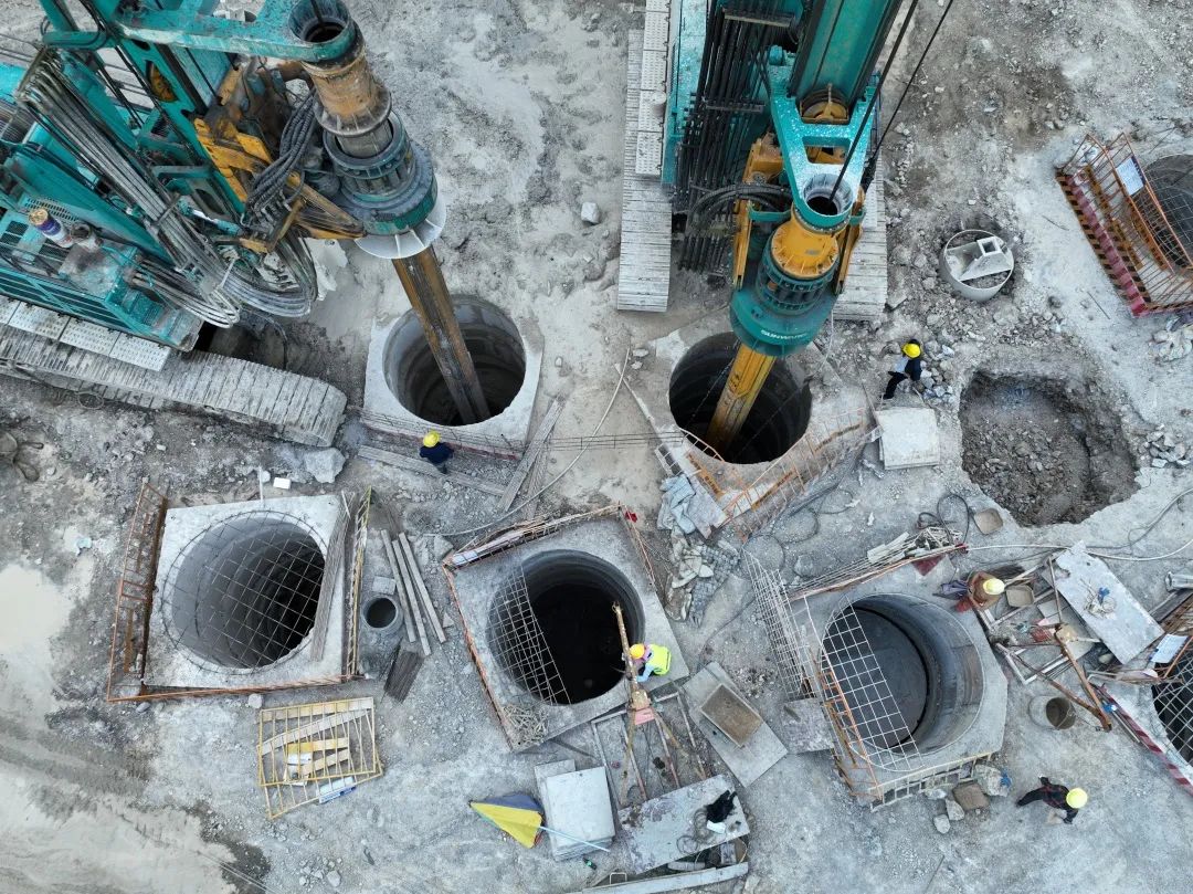 展现施工“奇效”!糖果派对官网智能旋挖钻机强势助力炉慈高速公路建设