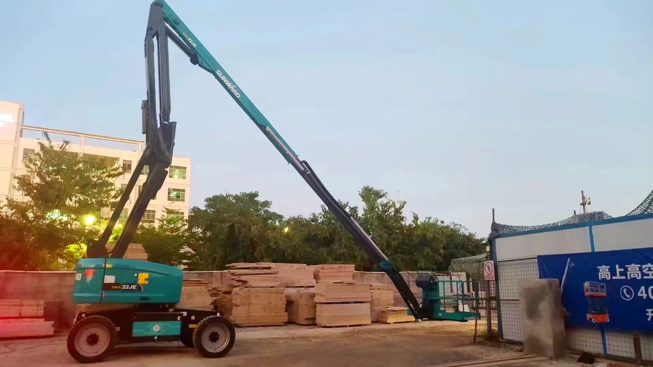 正式“上岗”!糖果派对官网智能首台电动曲臂式高空作业平台入驻华南市场