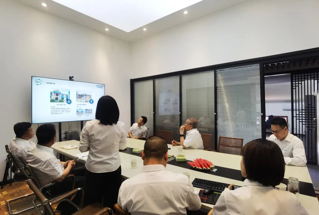 �����г�һ�ߣ����廪һ�и���������