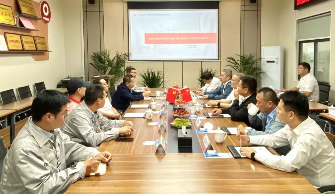 �����г�һ�ߣ����廪һ�и���������