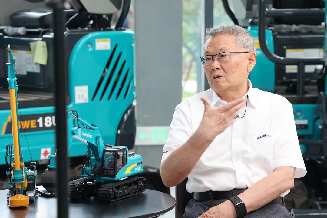 CGTN̽����ר���ǹ��ɶԹ������ܶ��³�����ϯר�Һ��廪��������