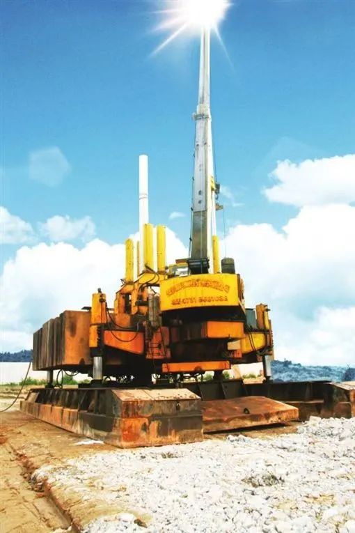 ºÎÇ廪ÔÚµÚ¶þÊ®ËĽìÖйú¿ÆÐÄê»á×÷Ö÷Ö¼±¨¸æ£ºÖÆÔìÒµ¸ßµØÔ´×Ôϵͳ