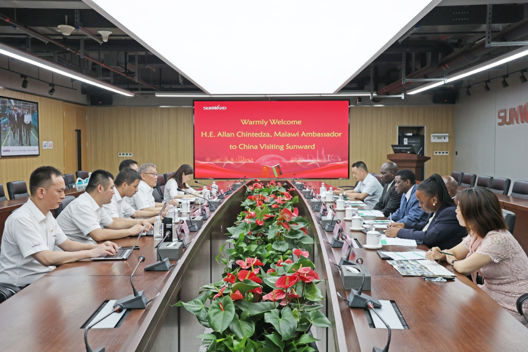 马拉维大使一行考察糖果派对官网智能