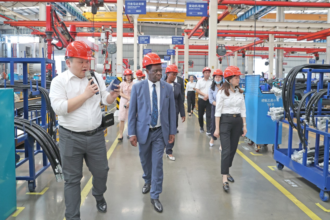 马拉维大使一行考察糖果派对官网智能