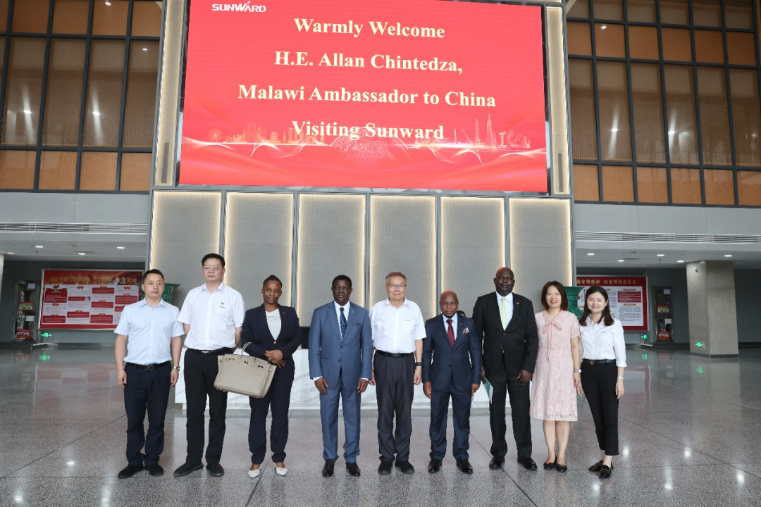 马拉维大使一行考察糖果派对官网智能