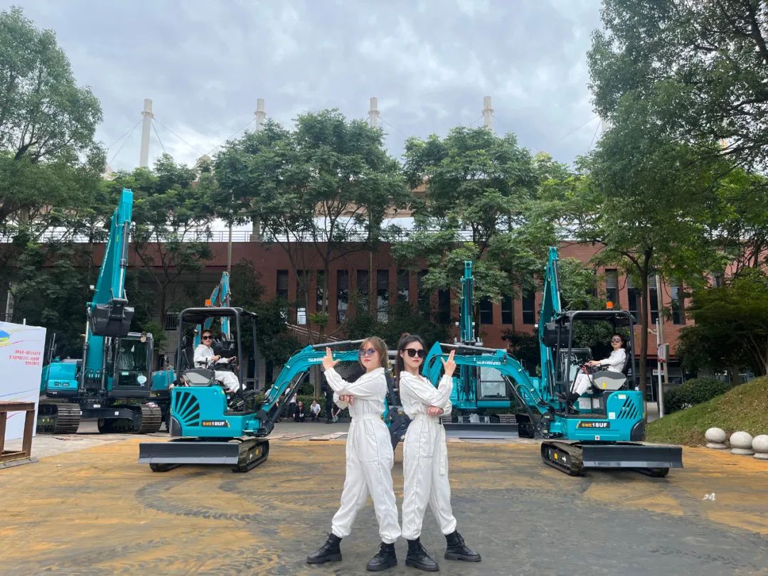 “太绝了!”糖果派对官网智能代表长沙精彩亮相湖南省第一届职业手艺大赛特技绝活展演