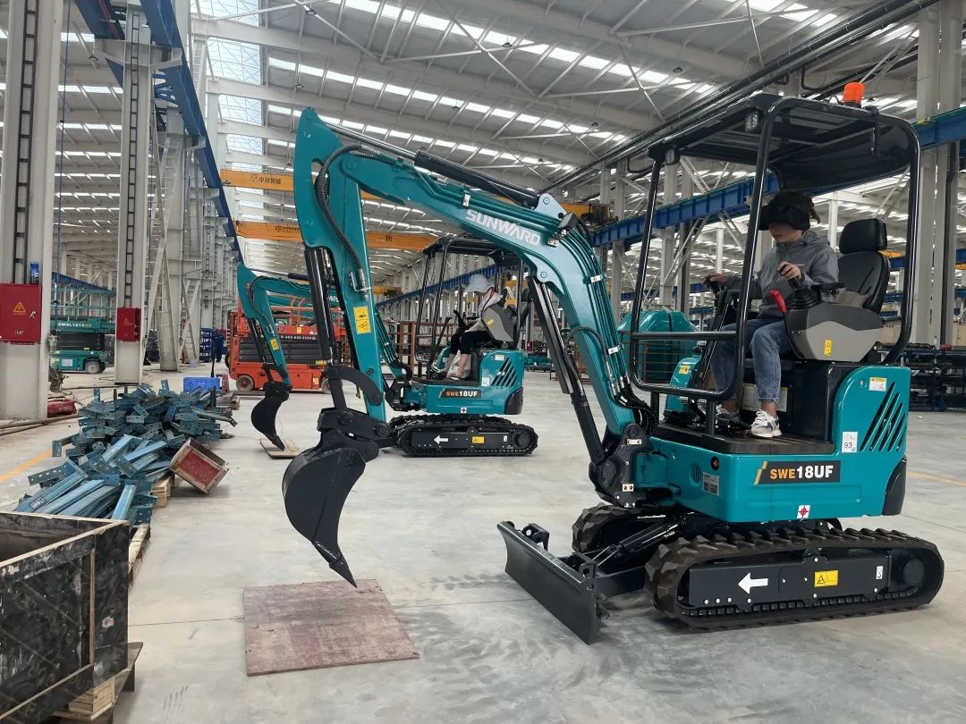 “太绝了!”糖果派对官网智能代表长沙精彩亮相湖南省第一届职业手艺大赛特技绝活展演