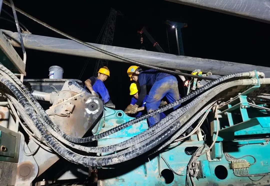 “创造施工奇迹!”他们和糖果派对官网智能“超等桩备”一起助建燕矶长江大桥