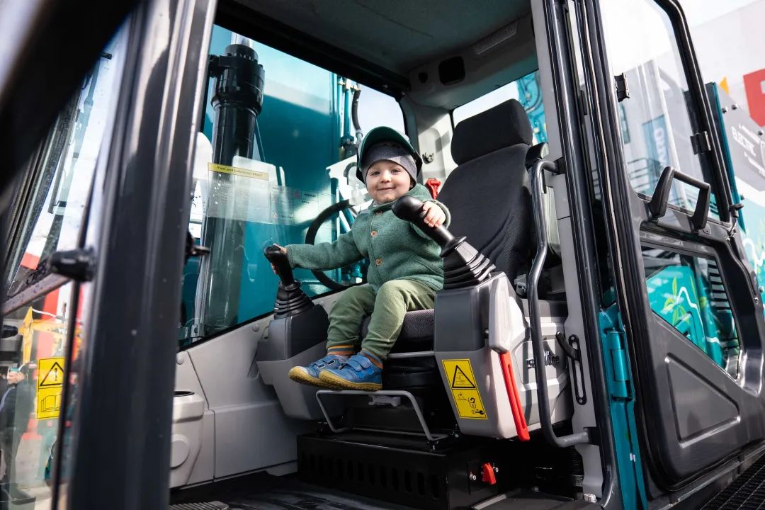 Bauma 2022 | 一组火热现场图带您重温糖果派对官网智能德国宝马展之旅