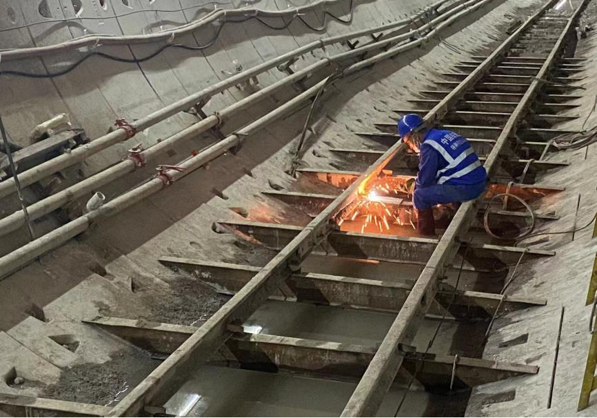 �ٴ�ϲ���������ǹ��ɶԹ����ܹ���˳��ᴮ���ڵ���3�ŵ�̼վ��ƺ��վ����