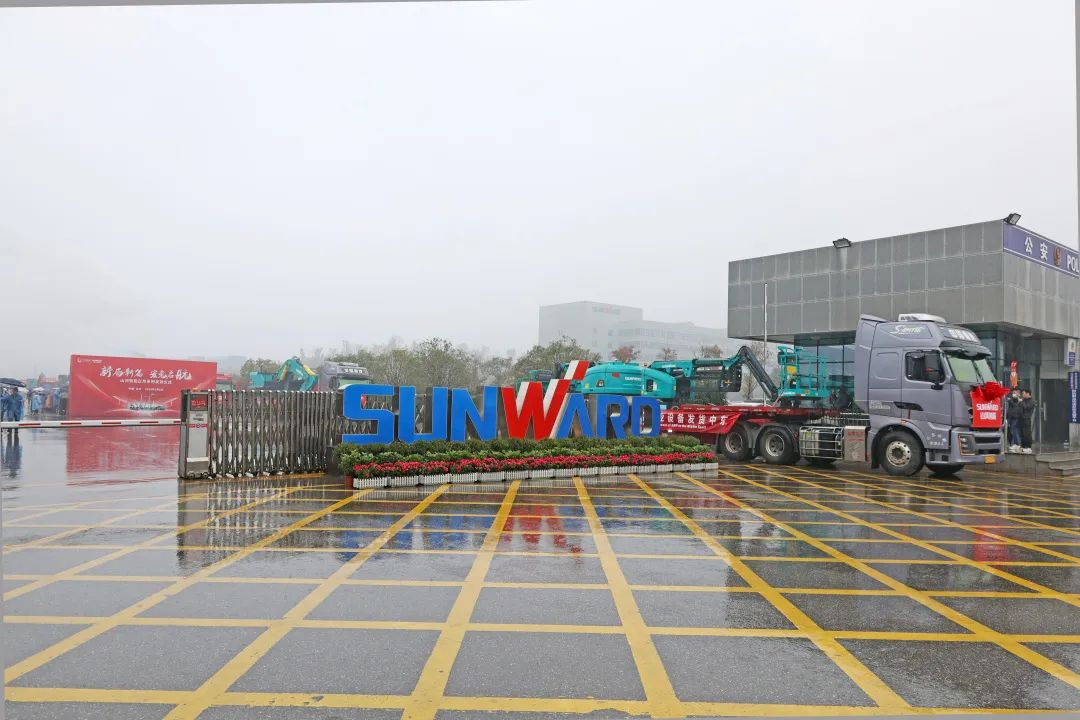 �¾���ƪ�������������ǹ��ɶԹ������ܳ�200̨��װ�����з���