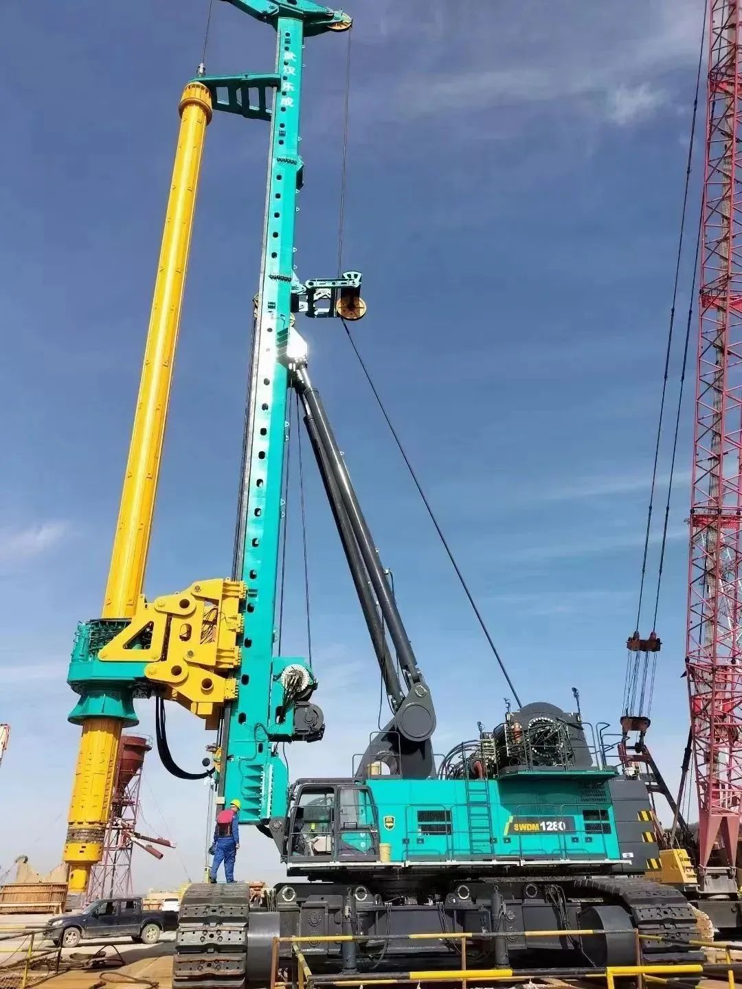 首桩开钻!糖果派对官网智能超等旋挖实力助建天下最大跨度公铁两用大桥