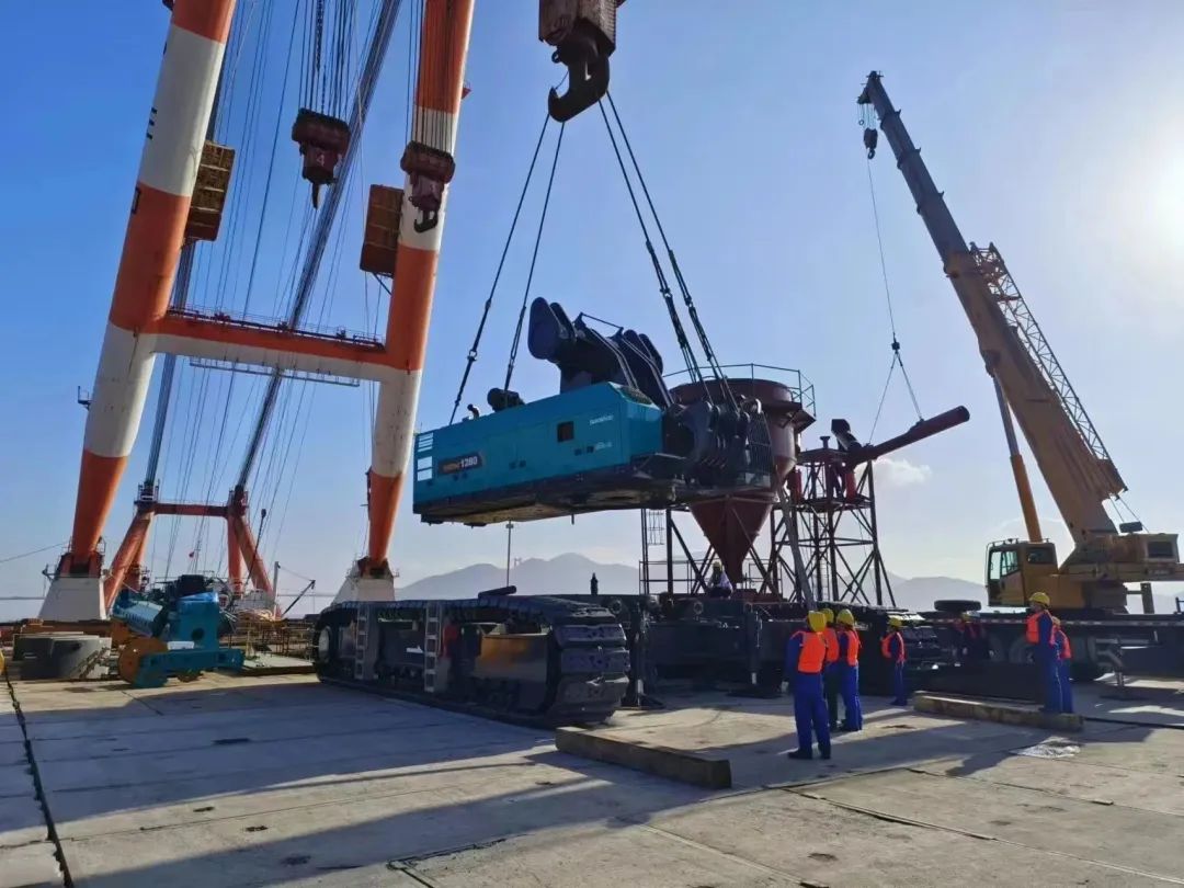 首桩开钻!糖果派对官网智能超等旋挖实力助建天下最大跨度公铁两用大桥