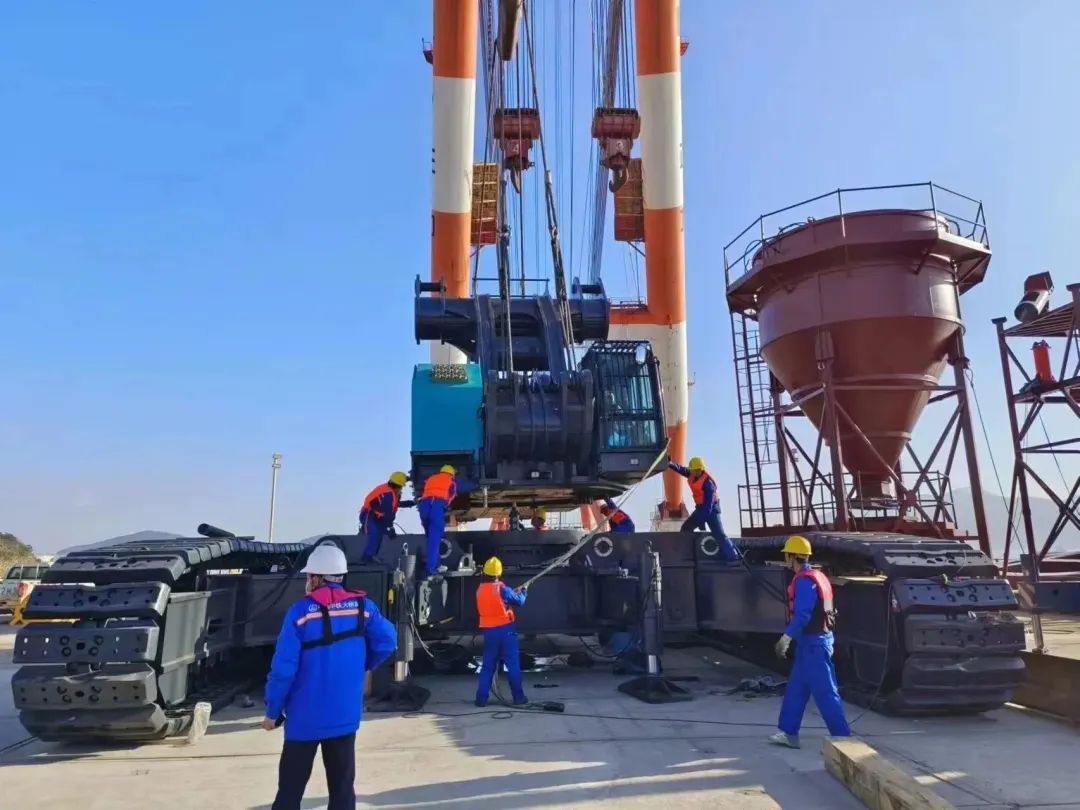 首桩开钻!糖果派对官网智能超等旋挖实力助建天下最大跨度公铁两用大桥