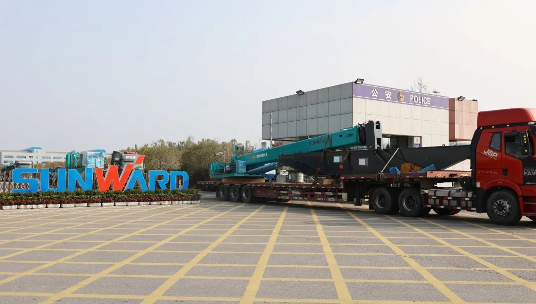 喜迎龙仰面!糖果派对官网智能大吨位PDP工法引孔式静力压桩机出征哥伦比亚