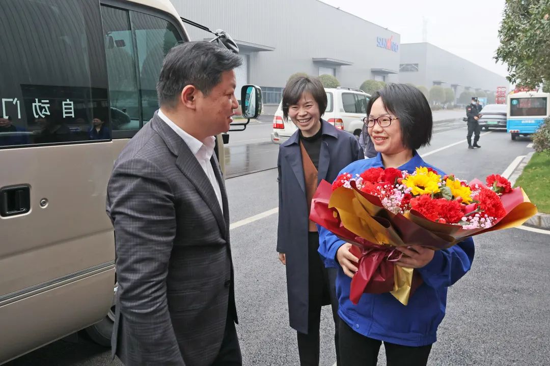 ������ο���ǹ��ɶԹ������������˺���ͷ�������徲��������