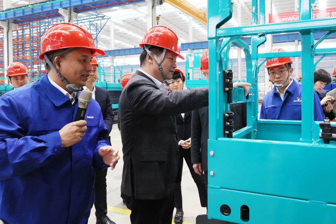 ������ο���ǹ��ɶԹ������������˺���ͷ�������徲��������