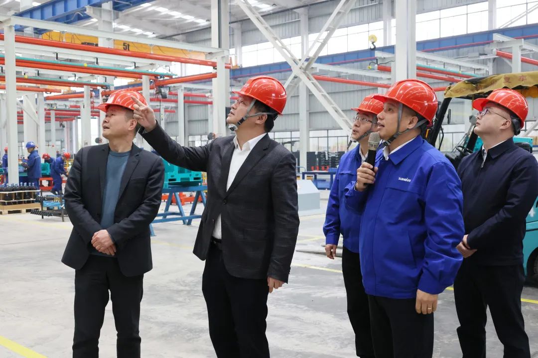 ������ο���ǹ��ɶԹ������������˺���ͷ�������徲��������