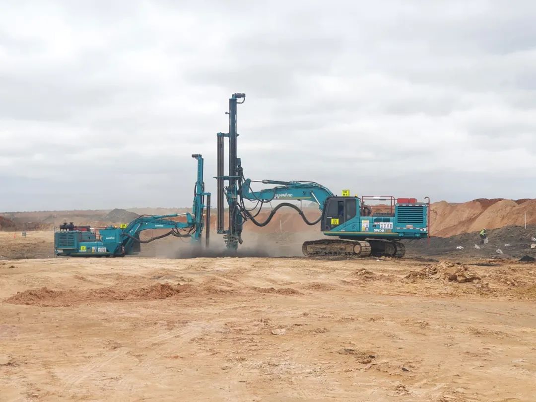 ����٭Ȧ���������ǹ��ɶԹ������ܼ��ٽṹ�����г�