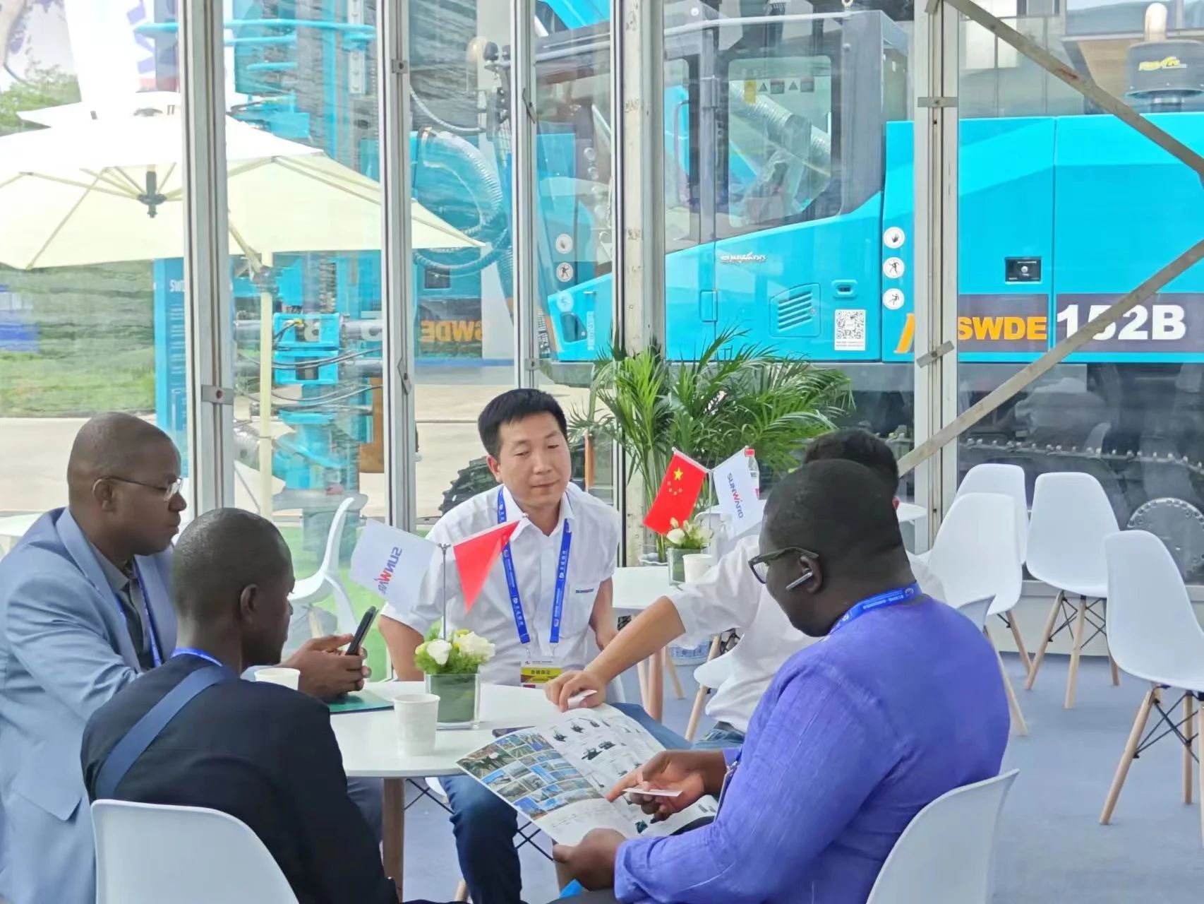 ���η�����Я�����У��ǹ��ɶԹ�����������������зǾ�óչ����