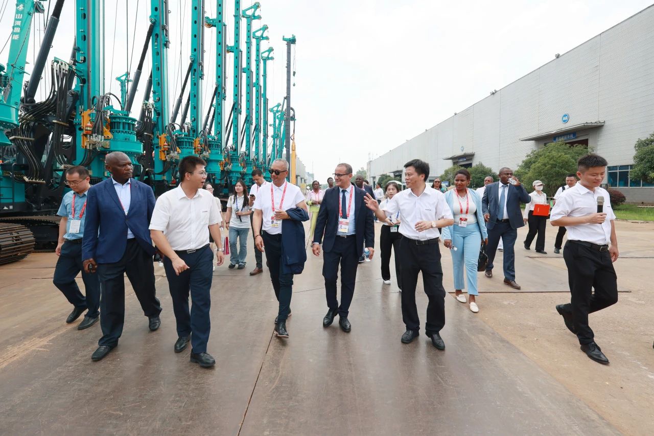 �зǾ�óչ����Բ����Ļ���ǹ��ɶԹ���������д�ԷǺ�����ƪ