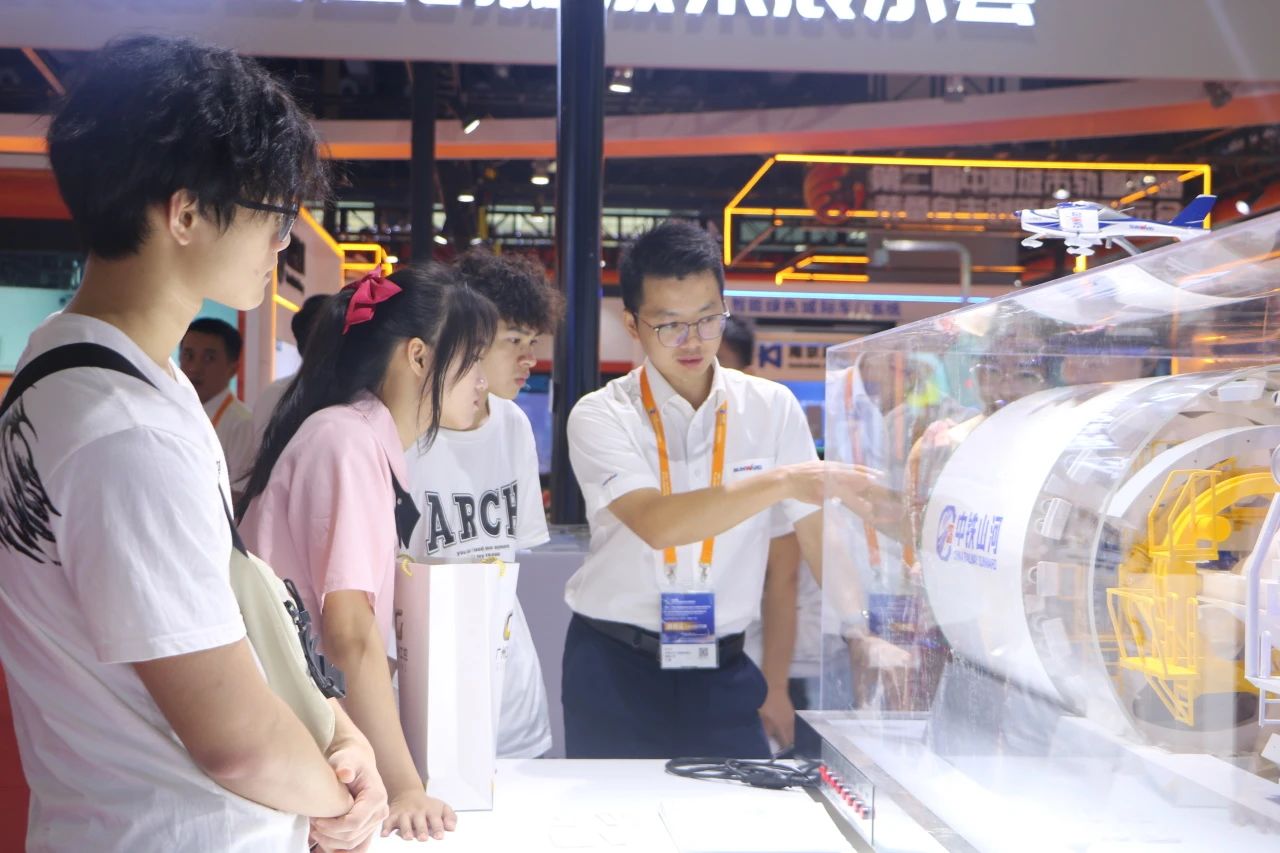 中铁糖果派对官网亮相首届广州大湾区国际轨道交通工业生长论坛暨展览会