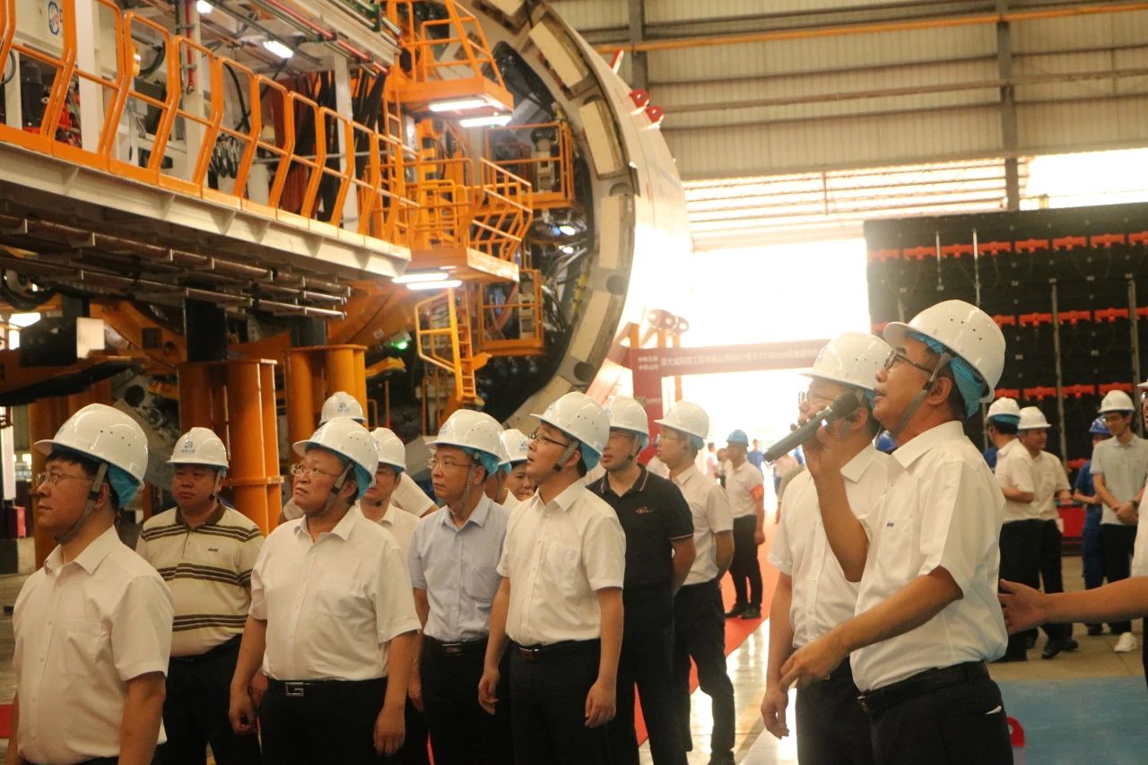 中铁糖果派对官网粤港澳大湾区首台大直径双模盾构机乐成下线