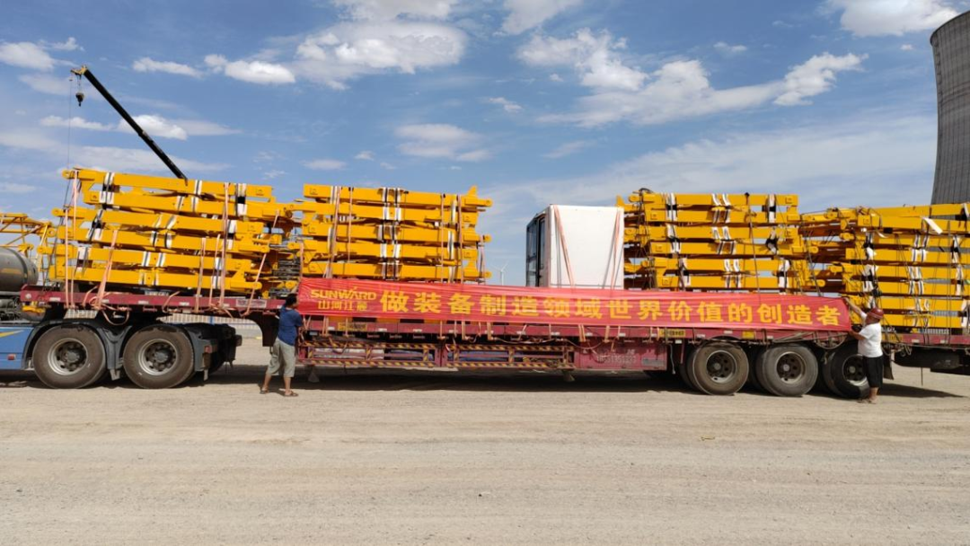 大漠沙漠展雄姿!糖果派对官网江麓塔机助力常乐电厂项目