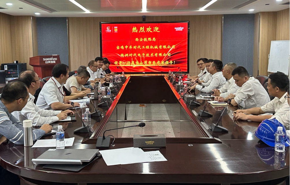 糖果派对官网智能首套抬拨线作业装置通过国家铁路系统准入判断