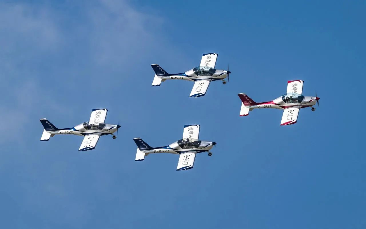 Ñëý¾Û½¹£¡Ò»Æð¼ûÖ¤Ê×½ìÑÇÖÞͨÓú½¿ÕÕ¹ÉϵÄÌǹûÅɶԹÙÍø·ç·¶