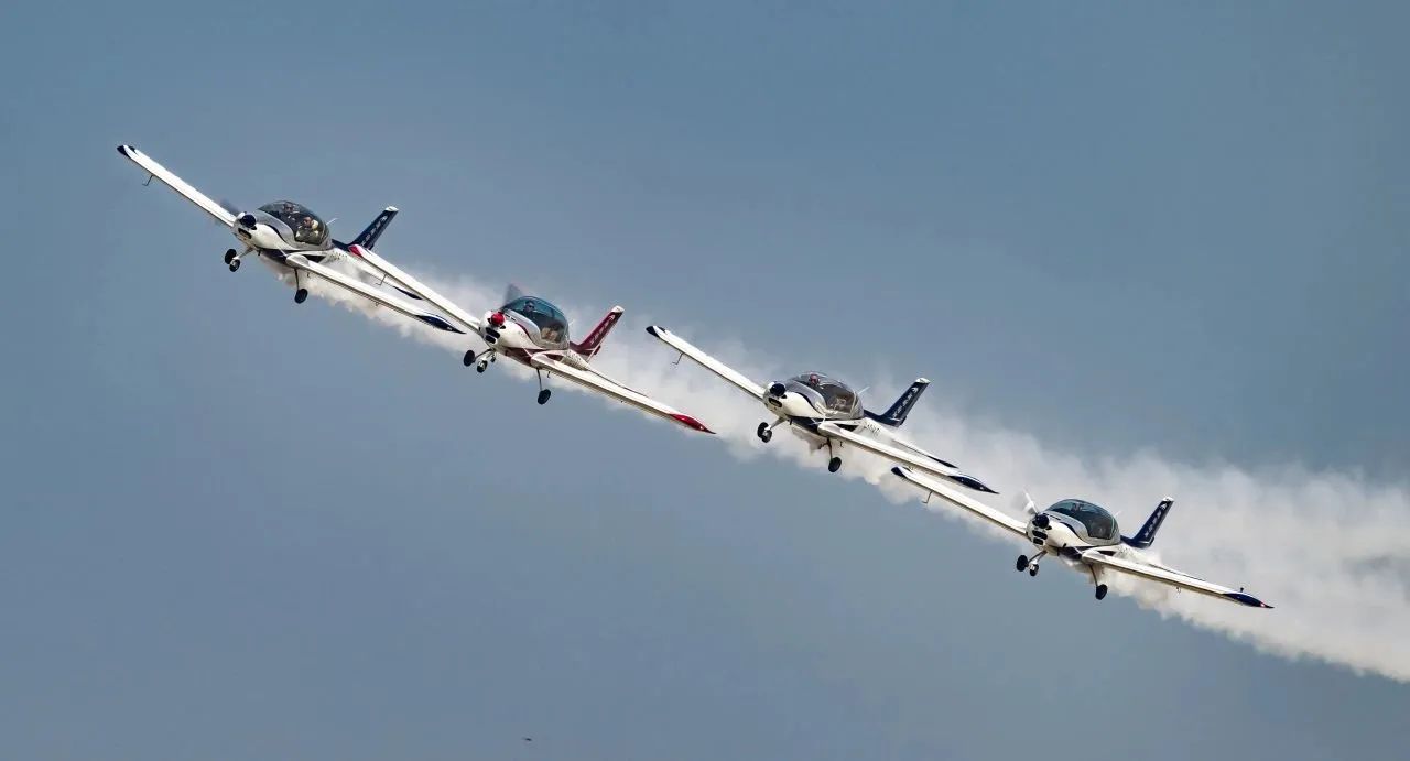 Ñëý¾Û½¹£¡Ò»Æð¼ûÖ¤Ê×½ìÑÇÖÞͨÓú½¿ÕÕ¹ÉϵÄÌǹûÅɶԹÙÍø·ç·¶