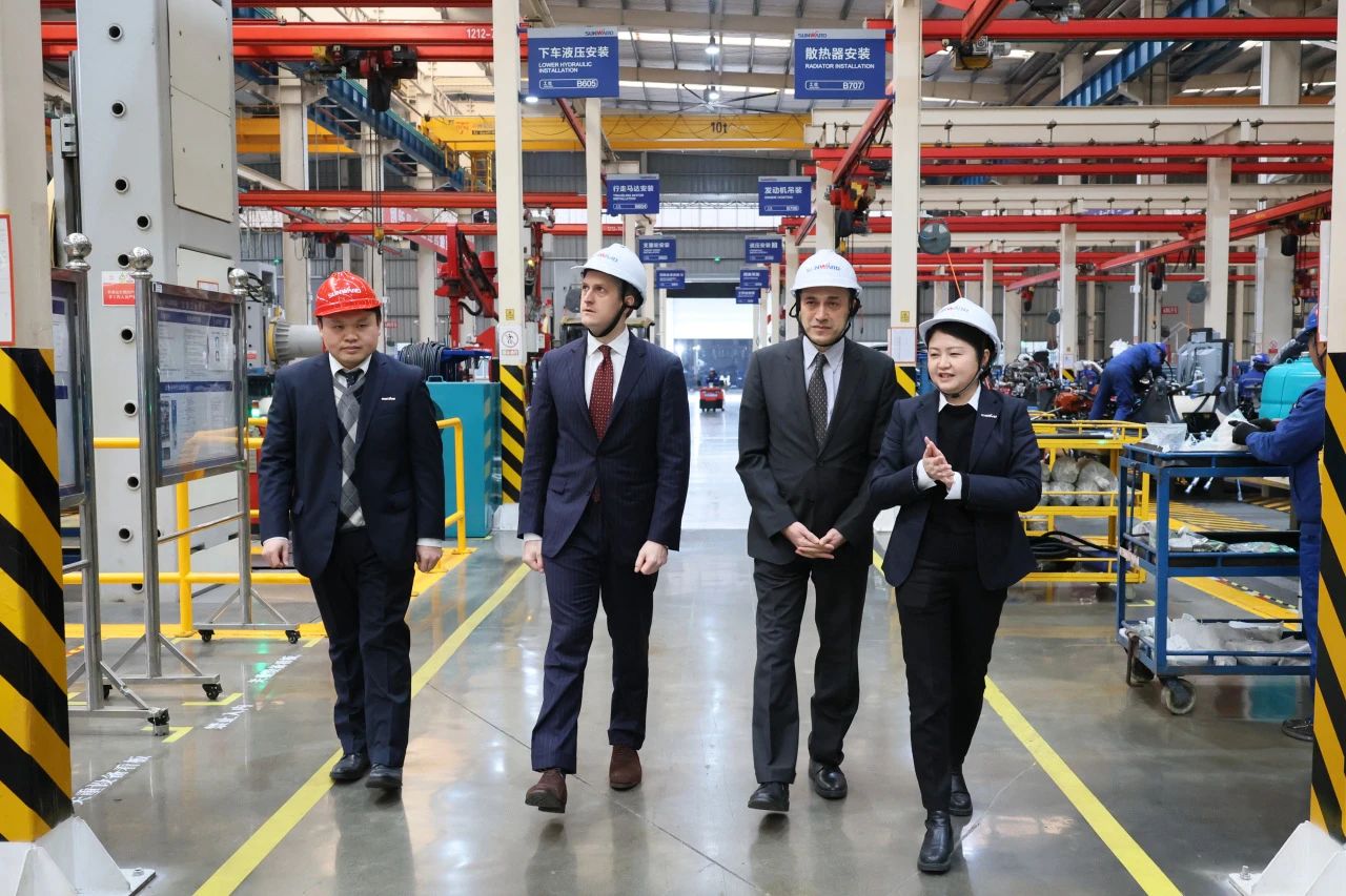 加拿大驻广州总领事贝加德到访糖果派对官网智能