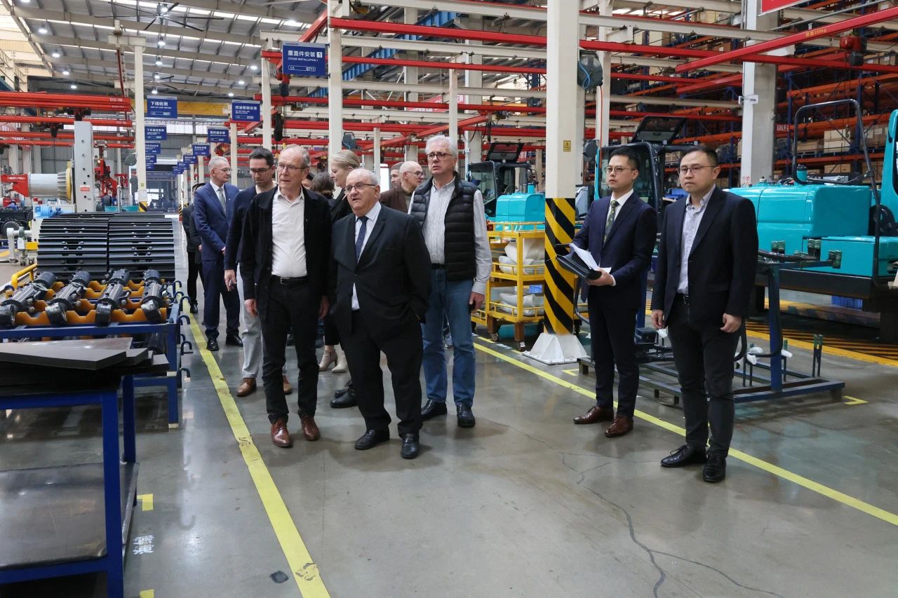 �ɴ�����д�����һ�п����ǹ��ɶԹ�������