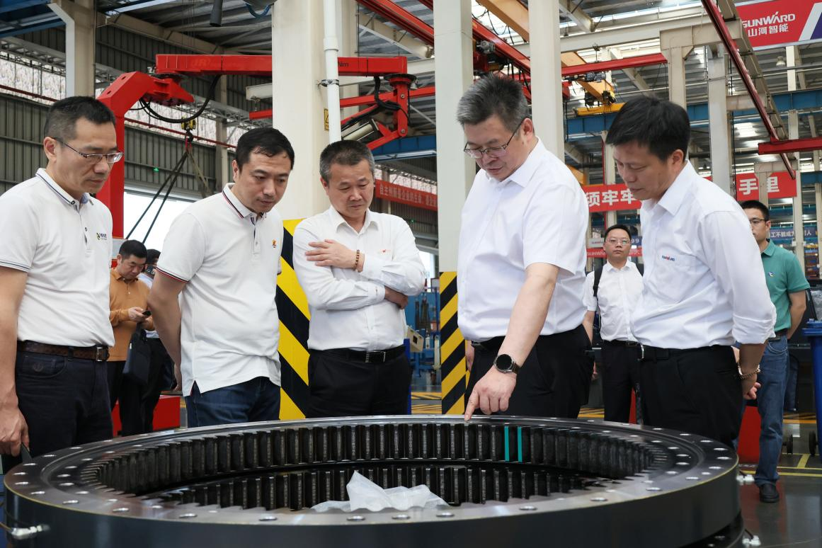 ���ϸ������ŵ�ί��ǡ����³����ǹ��ɶԹ������ܵ��н���