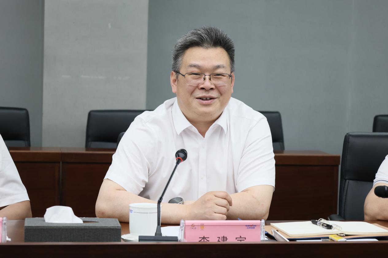 ���ϸ������ŵ�ί��ǡ����³����ǹ��ɶԹ������ܵ��н���